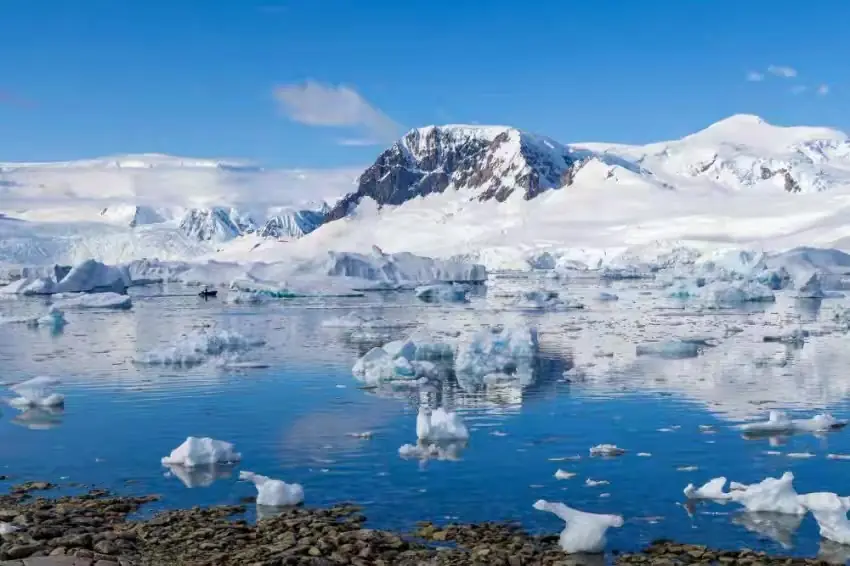 The Southernmost World: Antarctica image 102