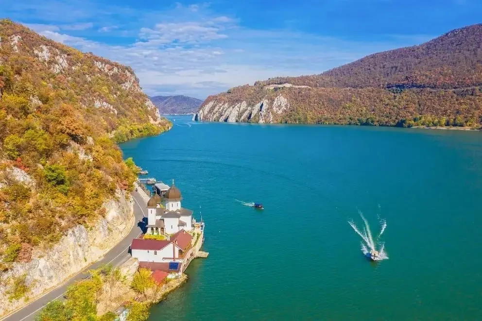 Danube Discovery · Northern Balkans River Cruise, 10 Days gallery image 1