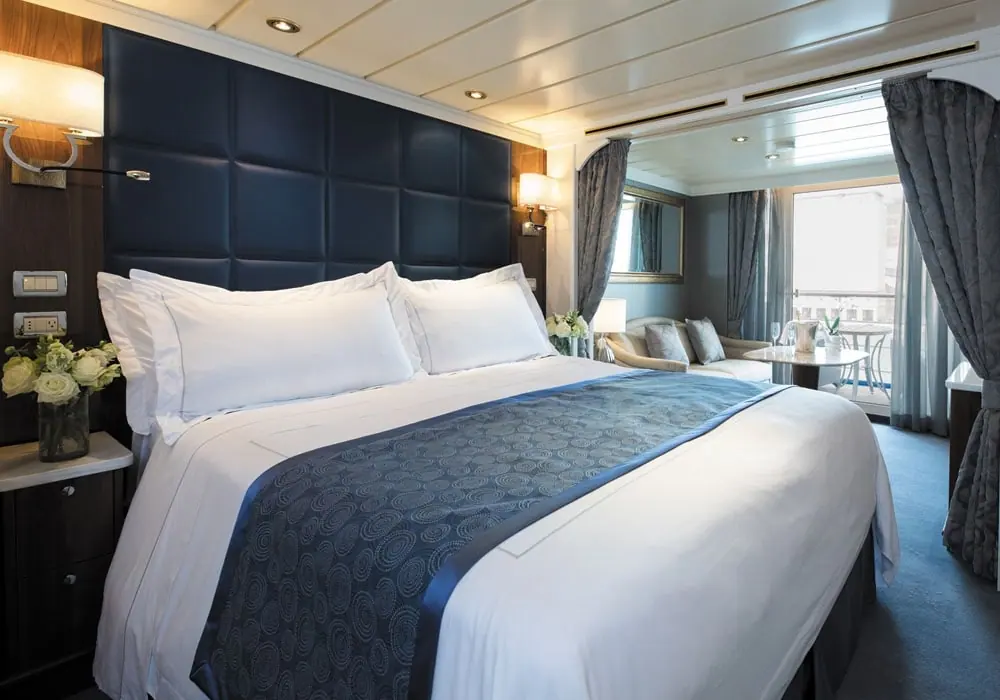 Deluxe BalconySuite cabin image
