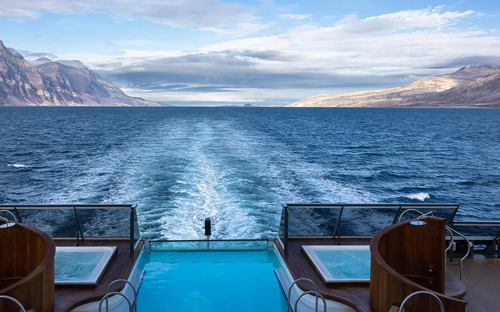 World Traveller 7-night Antarctica Fly-Cruise Icebergs, Glaciers and Southern Ocean Scenery