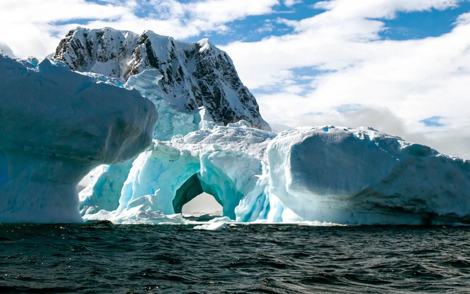 World Traveller 10-night Classic Antarctic Peninsula Icebergs, Glaciers and Southern Ocean Scenery