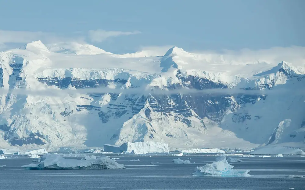 World Traveller 12-night Antarctic Circle and Peninsula trip image 2
