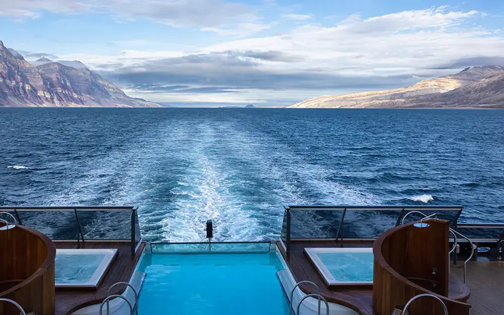 World Traveller 12-night Antarctic Circle and Peninsula trip image 1